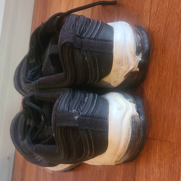 Shoes - Picture 3 of 4